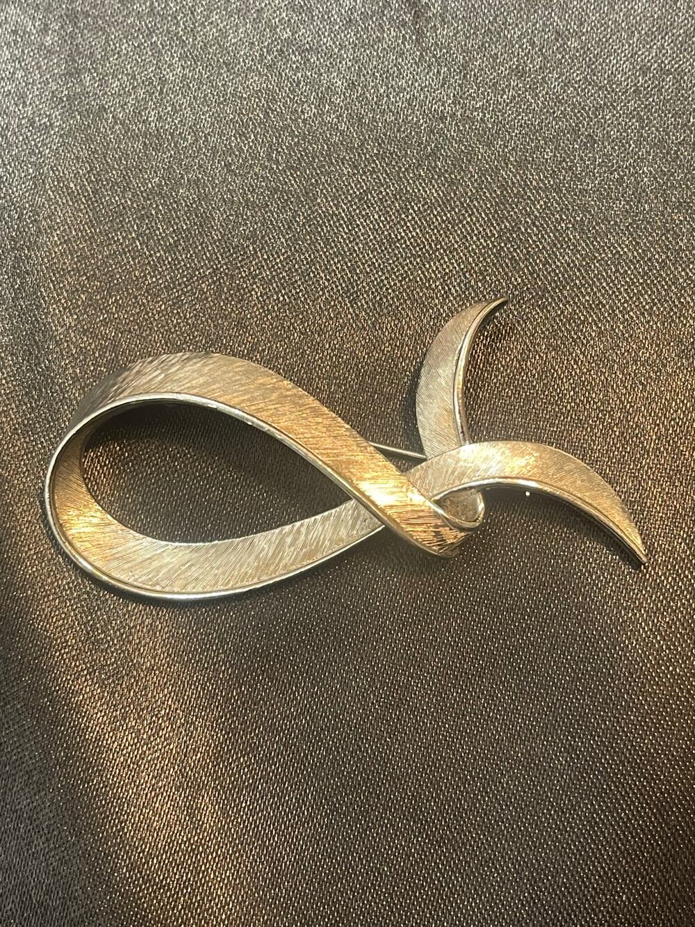 Vintage Trifari Crown Abstract Ribbon Brooch Brushed Silver Tone